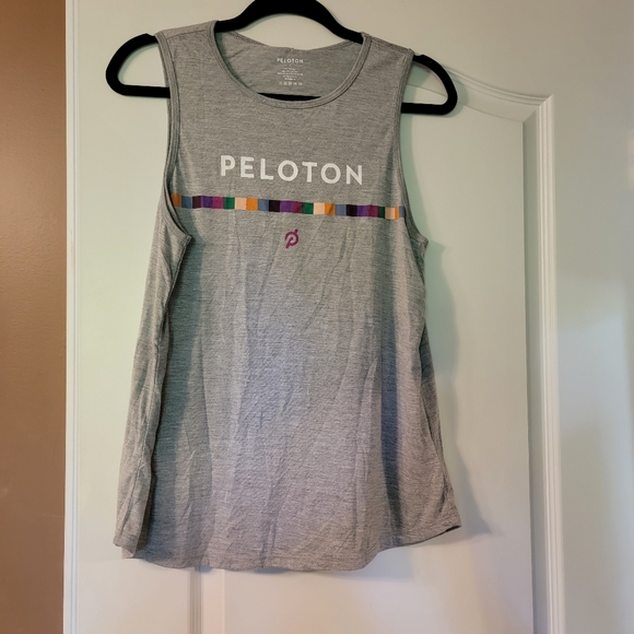 Peloton Back at It Slash Tank 🚲 Large - Picture 2 of 8
